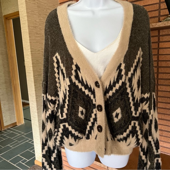 Like New, Soft Aztec Button Up Cardigan - Picture 3 of 9